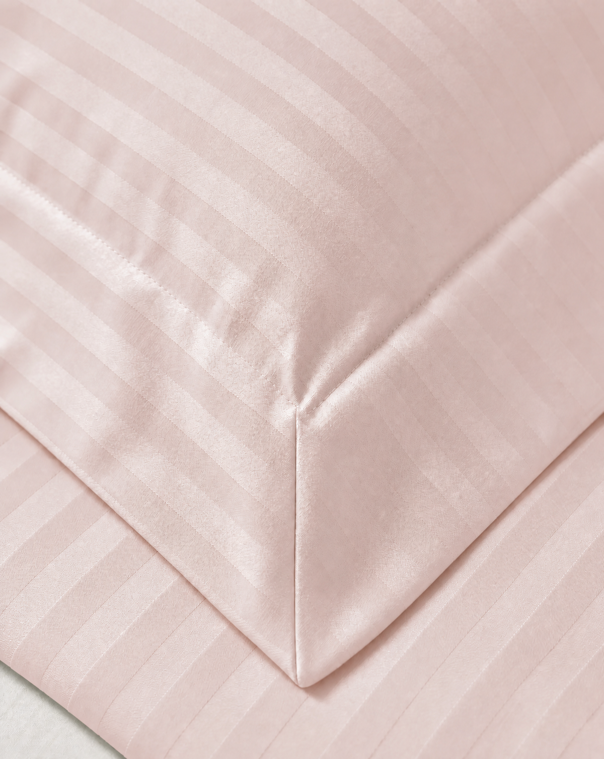 Zelesta Deluxe Hotel Stripe Seamless Satin Cotton Duvet - Pink